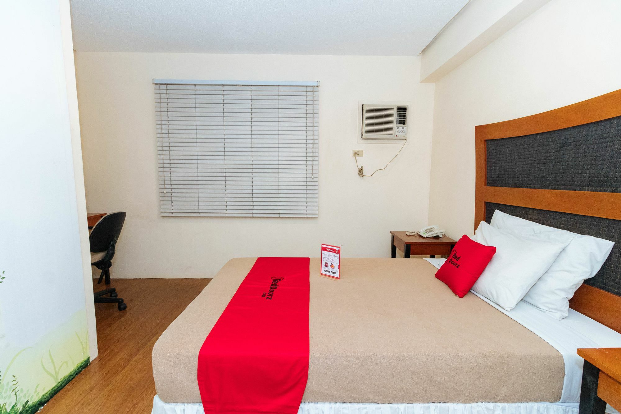 Reddoorz @ Amorsolo Makati San Pedro Makati Exterior foto