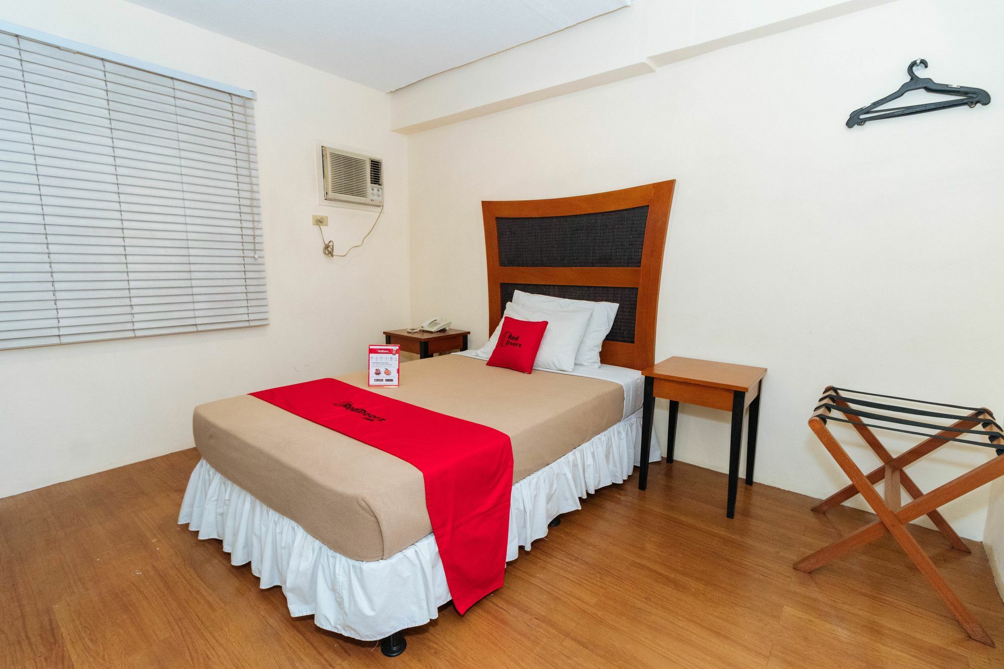 Reddoorz @ Amorsolo Makati San Pedro Makati Exterior foto