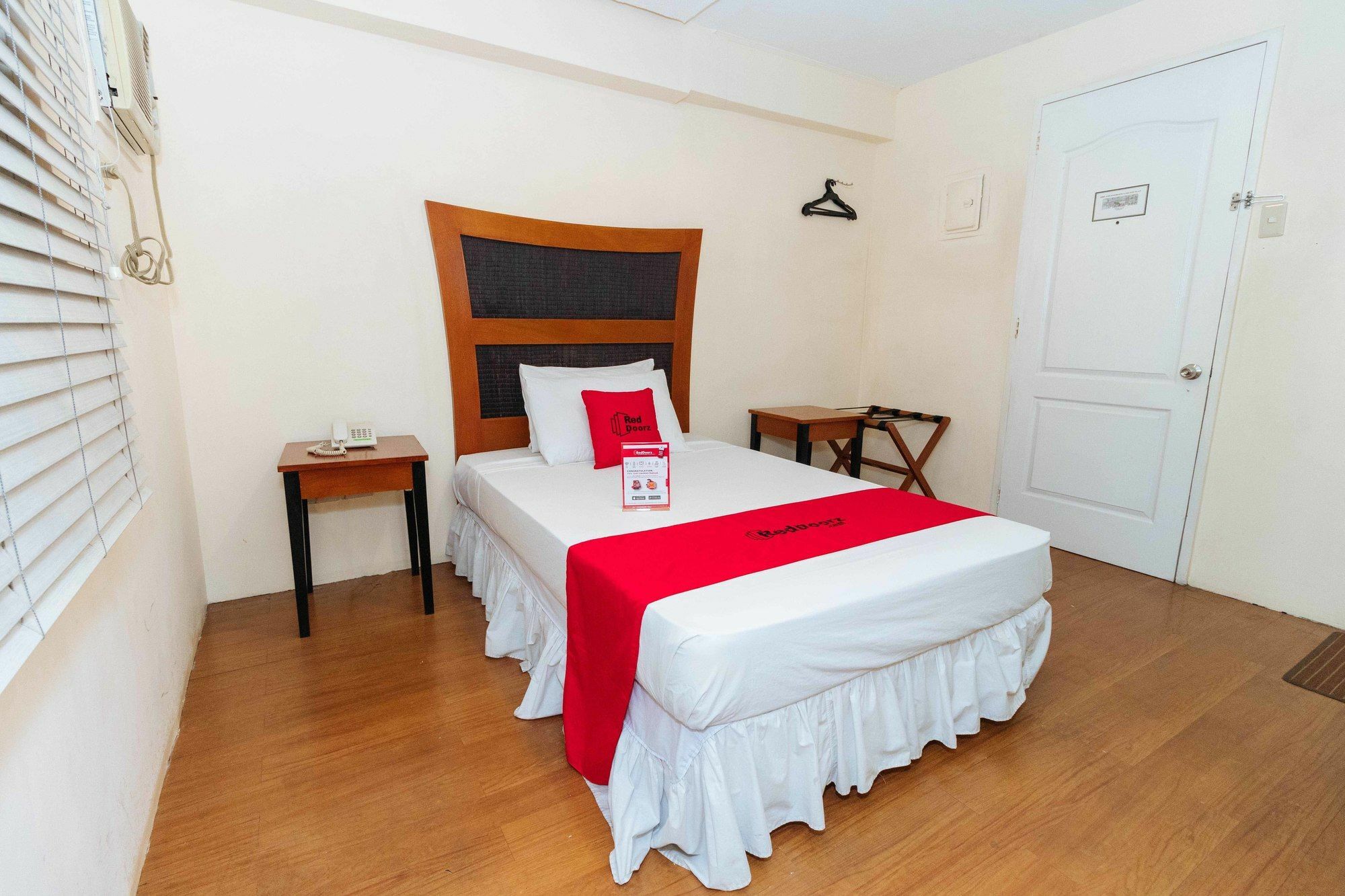 Reddoorz @ Amorsolo Makati San Pedro Makati Exterior foto