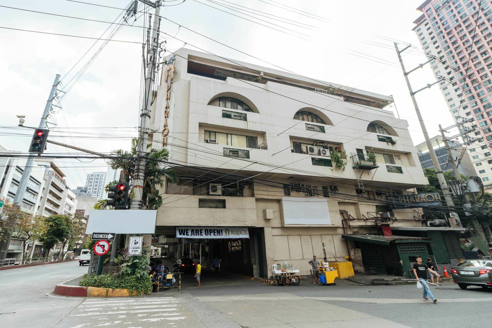 Reddoorz @ Amorsolo Makati San Pedro Makati Exterior foto