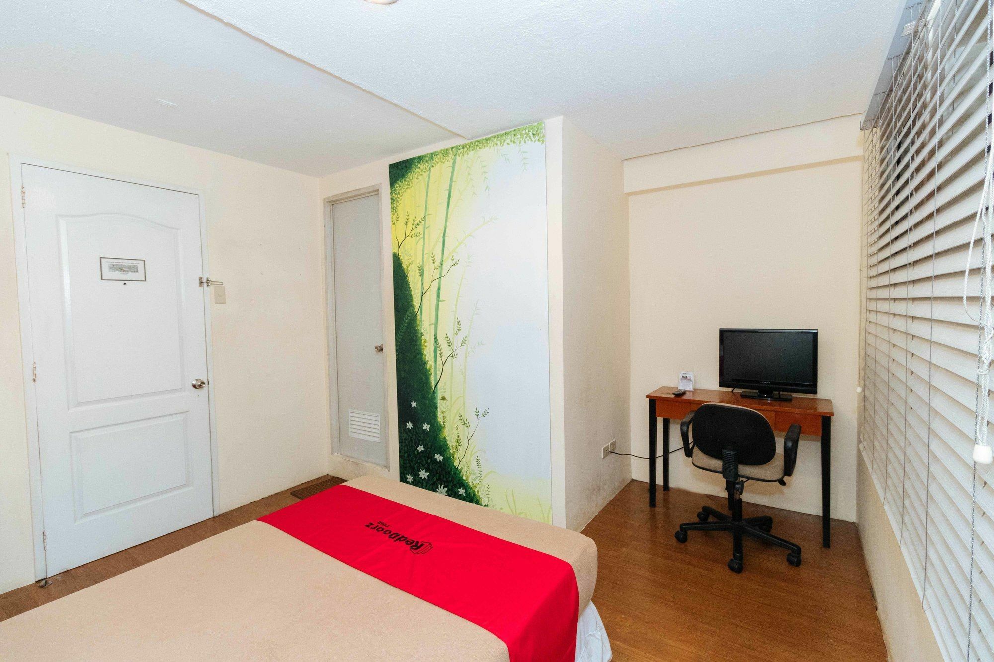 Reddoorz @ Amorsolo Makati San Pedro Makati Exterior foto