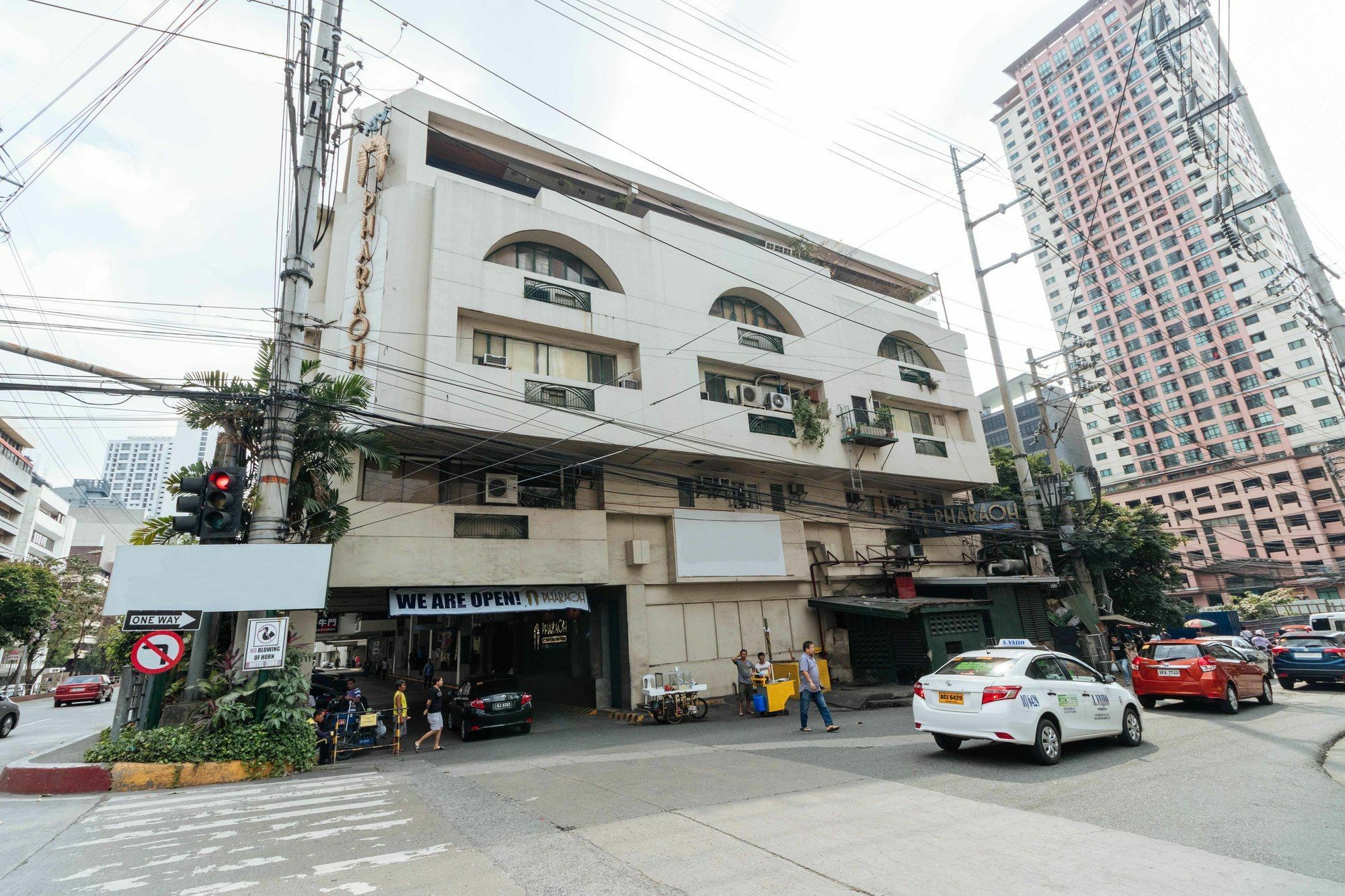 Reddoorz @ Amorsolo Makati San Pedro Makati Exterior foto