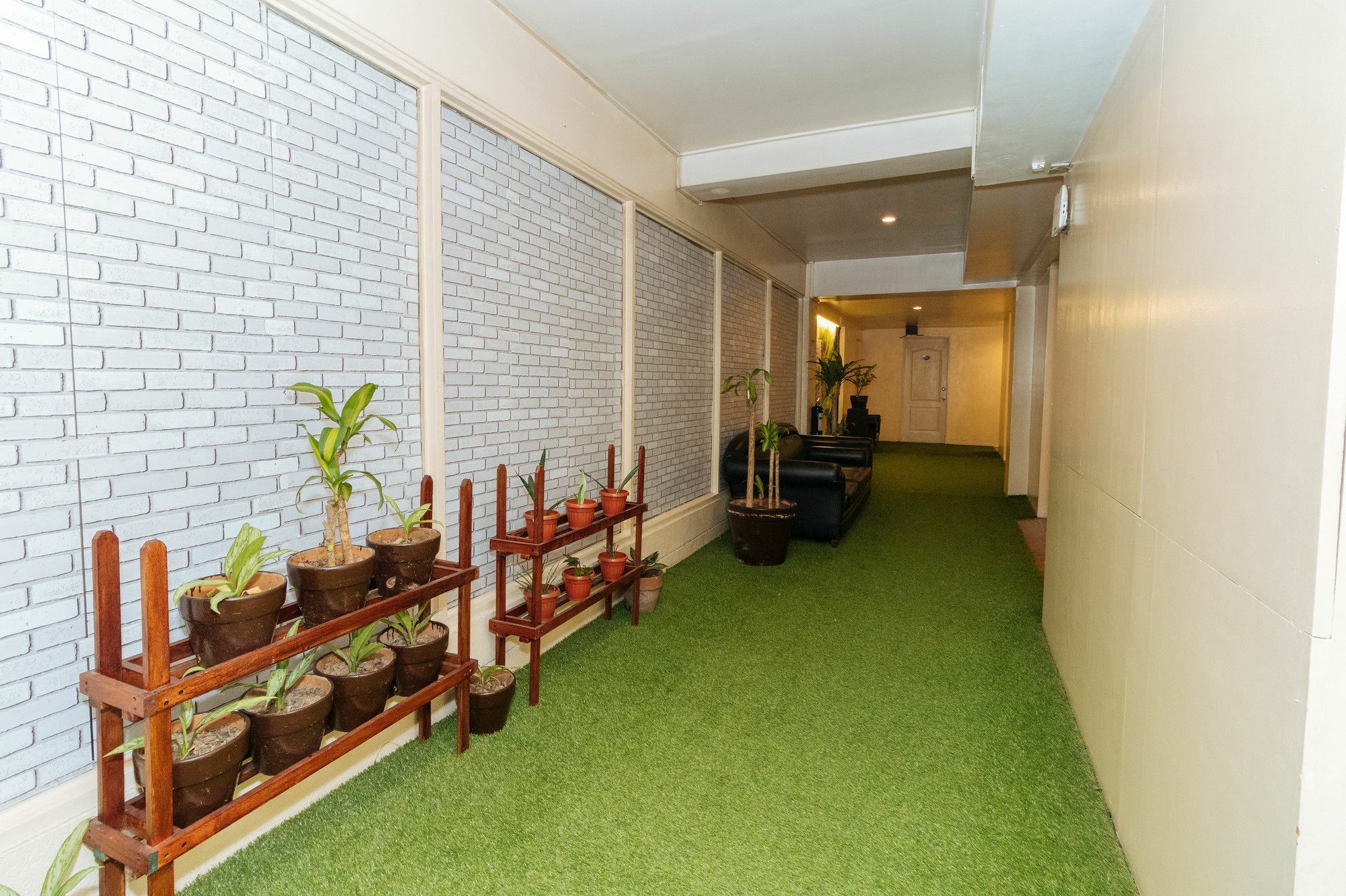 Reddoorz @ Amorsolo Makati San Pedro Makati Exterior foto